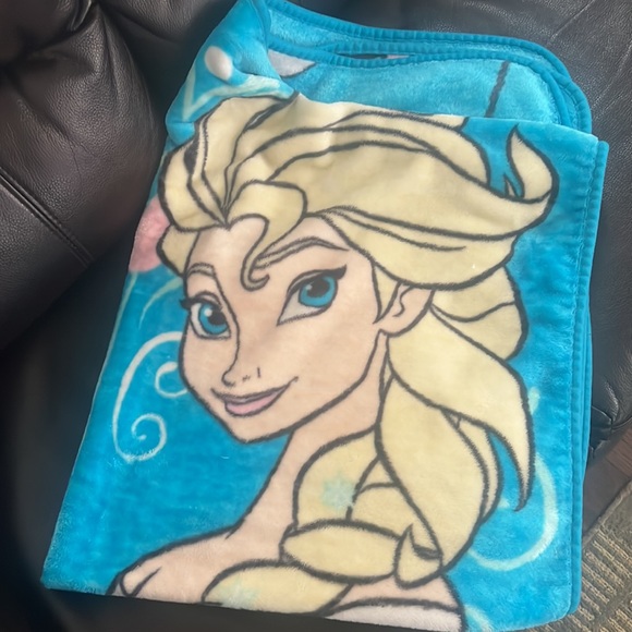 Disney Girls Frozen Fleece Blanket Size 34.5” X 47” - Picture 8 of 10
